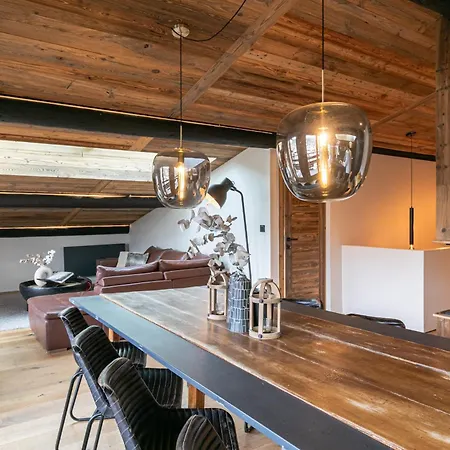 Le Black Wood Apartment